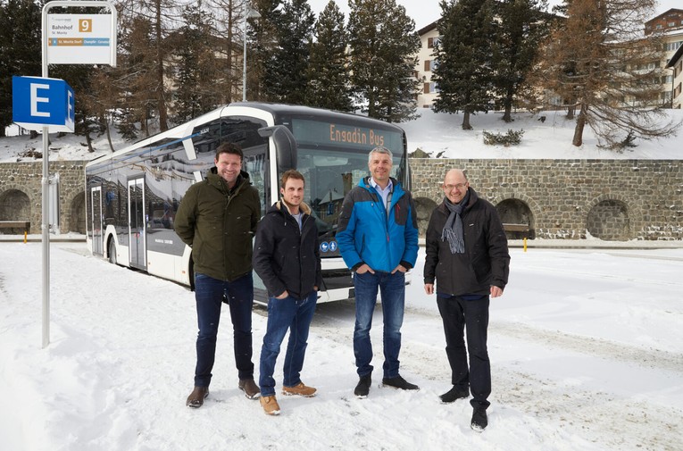 Rudi Kuchta, Trưởng bộ phận Kinh doanh Xe bu&yacute;t tại c&ocirc;ng ty MAN, cho biết: &amp;amp;amp;quot;Xe bu&yacute;t điện của ch&uacute;ng t&ocirc;i đ&atilde; chứng tỏ một c&aacute;ch ấn tượng rằng c&oacute; thể đi khắp ch&acirc;u &Acirc;u m&agrave; kh&ocirc;ng ph&aacute;t thải, thực hiện nhiều h&agrave;nh tr&igrave;nh tr&ecirc;n bộ với nhiều điều kiện địa h&igrave;nh kh&aacute;c nhau một c&aacute;ch dễ d&agrave;ng&amp;amp;amp;quot;.