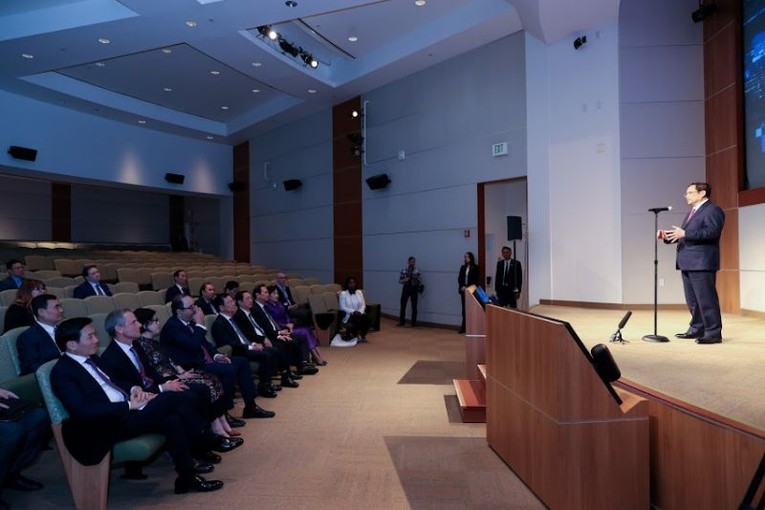 Thủ tướng khẳng định ph&iacute;a Việt Nam sẽ xem x&eacute;t nghi&ecirc;m t&uacute;c c&aacute;c đề xuất của Intel tr&ecirc;n cơ sở ph&ugrave; hợp t&igrave;nh h&igrave;nh v&agrave; c&acirc;n đối với c&aacute;c nh&agrave; đầu tư kh&aacute;c. Ảnh VGP