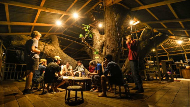 Tất cả 8 ng&ocirc;i nh&agrave; tr&ecirc;n c&acirc;y ở Vườn quốc gia Namkan L&agrave;o đều được trang bị đ&egrave;n điện. Nguồn: Gibbon Experience