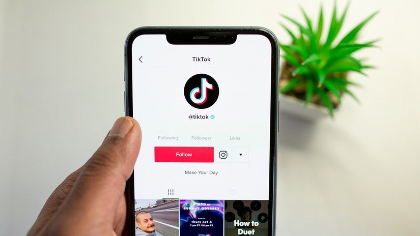 TikTok cho ph&eacute;p người d&ugrave;ng thu ph&iacute; xem livestream h&agrave;ng th&aacute;ng