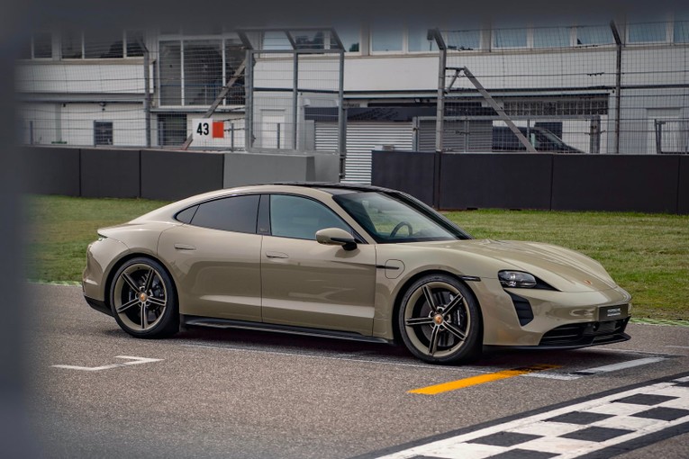 Porsche sẽ giới hạn phi&ecirc;n bản n&agrave;y ở c&aacute;c thị trường ch&acirc;u &Acirc;u, h&atilde;ng xe Đức vẫn chưa c&ocirc;ng bố gi&aacute; b&aacute;n của phi&ecirc;n bản đặc biệt n&agrave;y.