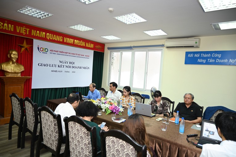 C&aacute;c diễn giả tham dự hội thảo. Ảnh: Qu&aacute;ch Sơn