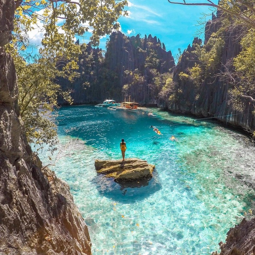 Hồ Twin Lagoon l&agrave; một địa điểm tuyệt đẹp kh&aacute;c m&agrave; du kh&aacute;ch c&oacute; thể tới thăm khi đến đảo Coron.