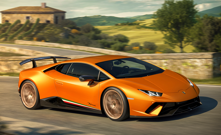 Lamborghini Huracan Performante: H&atilde;ng si&ecirc;u xe &Yacute; đ&atilde; tối ưu h&oacute;a nền tảng của chiếc Huracan gốc để tạo ra một &amp;amp;amp;quot;vũ kh&iacute;&amp;amp;amp;quot; tối thượng tr&ecirc;n đường đua. Chiếc xe đ&atilde; từng l&agrave; mẫu xe hơi thương mại với động cơ đốt trong ho&agrave;n th&agrave;nh một v&ograve;ng đường đua Nurburgring trong thời gian nhanh nhất, chỉ 6 ph&uacute;t 52,01 gi&acirc;y.