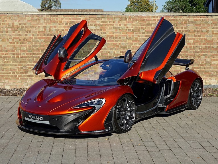 McLaren P1: Từng được biết đến với t&ecirc;n si&ecirc;u xe nhanh nhất trong trường đua F1 lừng danh với một khối động cơ v&ocirc; c&ugrave;ng mạnh mẽ. Mẫu si&ecirc;u xe được giới thiệu lần đầu v&agrave;o năm 2012 với một diện mạo thể thao độc đ&aacute;o đ&atilde; g&acirc;y được nhiều sự ch&uacute; &yacute; của c&aacute;c kh&aacute;ch h&agrave;ng, 375 chiếc được đặt h&agrave;ng hết ngay sau đ&oacute; kh&ocirc;ng l&acirc;u.