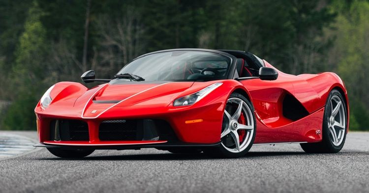 Ferrari LaFerrari: L&agrave; nỗ lực của thương hiệu si&ecirc;u xe &Yacute; trong việc chế tạo ra một si&ecirc;u xe thể thao hybrid với chỉ 499 chiếc được sản xuất v&agrave; b&aacute;n ra. Để c&oacute; thể sở hữu chiến m&atilde; n&agrave;y, kh&aacute;ch h&agrave;ng sẽ phải bỏ ra một số tiền khổng lồ l&ecirc;n tới 1,7 triệu USD, vậy n&ecirc;n cơ hội được chi&ecirc;m ngưỡng ngo&agrave;i đời thực cũng rất hiếm hoi.