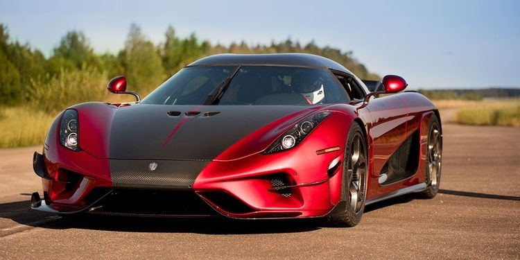 Koenigsegg Regera: Mẫu si&ecirc;u xe của h&atilde;ng xe Thụy Điển được đ&aacute;nh gi&aacute; l&agrave; t&iacute;ch hợp những c&ocirc;ng nghệ tinh vi nhất tr&ecirc;n mọi phương diện: vật liệu, động cơ, nội thất, tiện &iacute;ch&hellip; hiện nay. Điểm đặc biệt của chiếc xe n&agrave;y ch&iacute;nh l&agrave; việc h&atilde;ng nhận đặt theo một số y&ecirc;u cầu của kh&aacute;ch h&agrave;ng. Bởi vậy, mỗi chiếc Koenigsegg Regera đều l&agrave; &amp;amp;amp;quot;duy nhất&amp;amp;amp;quot;.