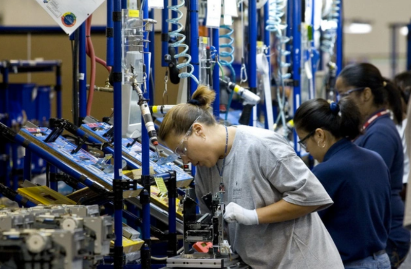 Gần 1/4 số việc l&agrave;m tr&ecirc;n to&agrave;n cầu sẽ thay đổi trong 5 năm tới. Ảnh VTV.