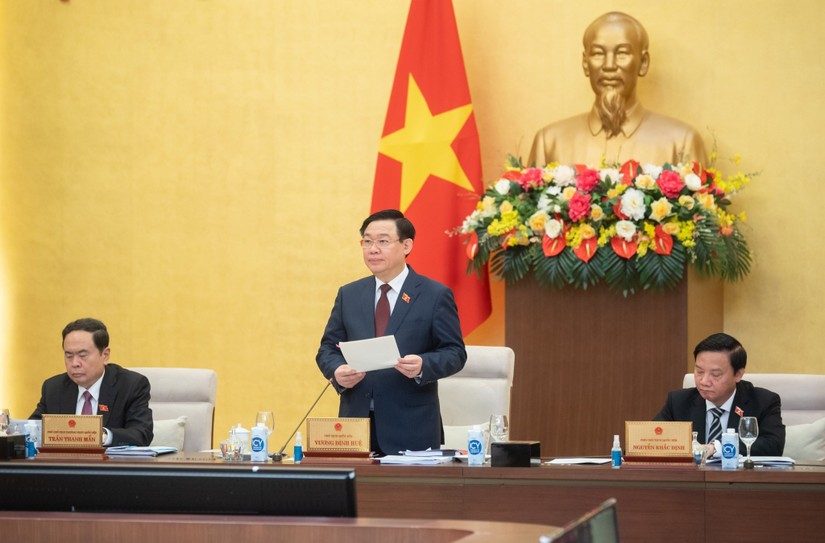 Chủ tịch Quốc hội Vương Đ&igrave;nh Huệ ph&aacute;t biểu tại Phi&ecirc;n họp thứ 22 của UBTVQH.