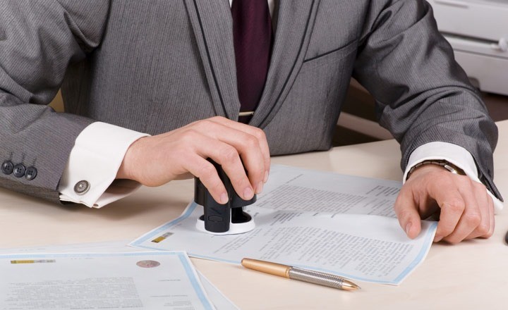 Ph&ograve;ng c&ocirc;ng chứng nh&agrave; đất đ&ocirc;ng đ&uacute;c trở lại bởi lượt kh&aacute;ch h&agrave;ng mua BĐS đang tăng nhanh trong thời gian gần đ&acirc;y