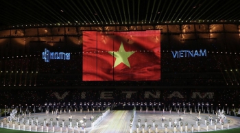 Khai mạc SEA Games 32: Campuchia 'chiêu đãi' khán giả bữa tiệc sắc màu