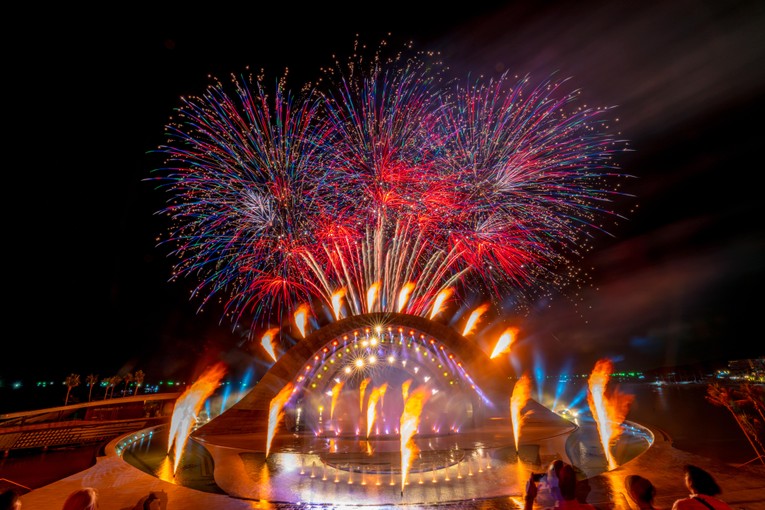 Show diễn đa phương tiện Kiss The Stars. Ảnh: Minh T&uacute;.