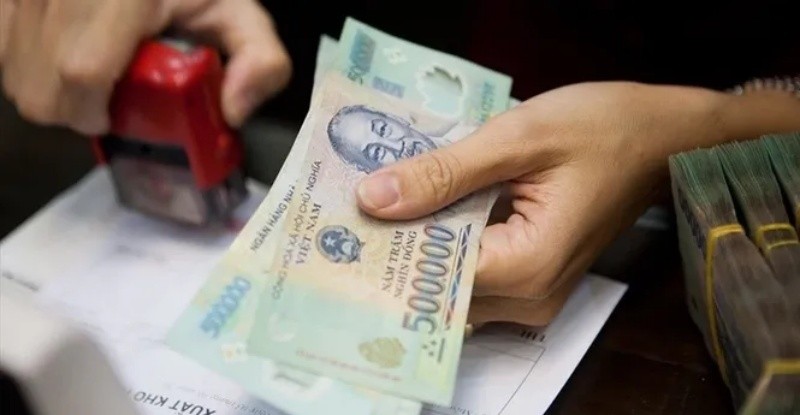 Trong c&aacute;c năm tiếp theo, Bộ Nội vụ đề xuất điều chỉnh mức lương thấp nhất để b&ugrave; trượt gi&aacute; v&agrave; c&oacute; phần cải thiện theo mức tăng trưởng GDP. Ảnh minh họa.