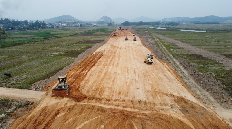 Theo Bộ GTVT, cao tốc Diễn Ch&acirc;u - B&atilde;i Vọt đang chậm tiến độ.