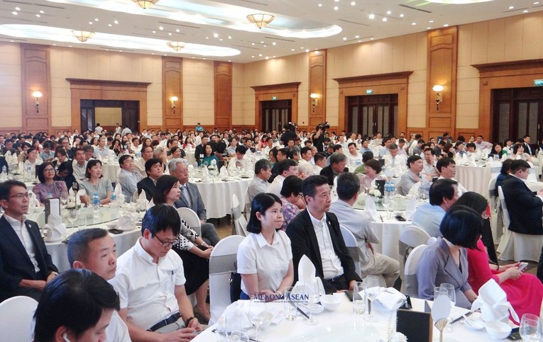 C&aacute;c đại biểu dự lễ gặp mặt kỷ niệm 20 năm ng&agrave;y th&agrave;nh lập Ban Quản l&yacute; c&aacute;c khu c&ocirc;ng nghiệp tỉnh Hải Dương.