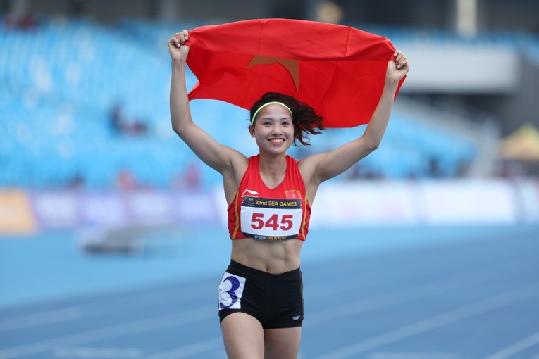 Đội điền kinh mang về tấm huy chương v&agrave;ng thứ 10 tại SEA Games 32.