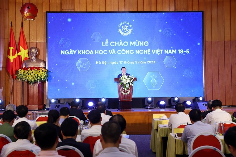 Theo Thủ tướng, trong một thế giới biến đổi nhanh, phức tạp v&agrave; kh&oacute; lường, cần nu&ocirc;i dưỡng, ph&aacute;t huy mạnh mẽ hơn nữa tinh thần khoa học, c&ocirc;ng nghệ, đổi mới s&aacute;ng tạo. Ảnh: VGP