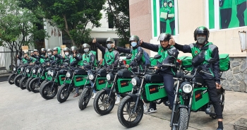 Dat Bike &apos;bắt tay&apos; Gojek thí điểm giao hàng, chở khách bằng xe máy điện