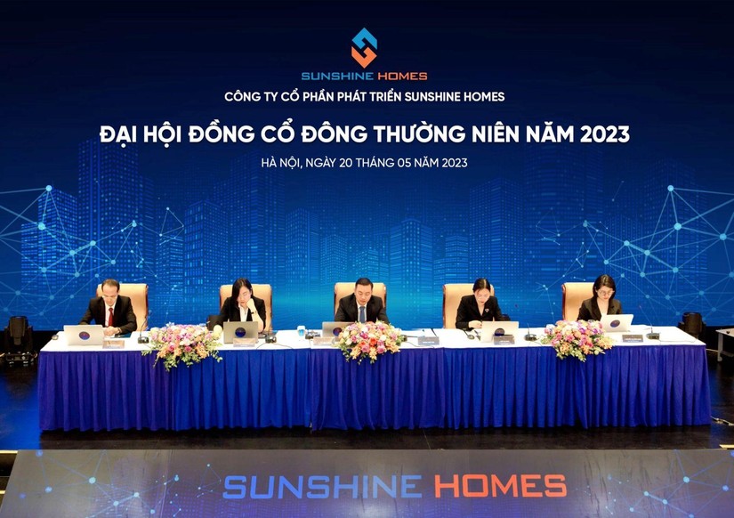 Đo&agrave;n Chủ tọa điều h&agrave;nh Đại hội cổ đ&ocirc;ng thường ni&ecirc;n 2023 Sunshine Homes