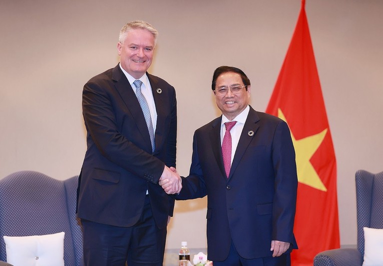 Thủ tướng tiếp &ocirc;ng Mathias Cormann, Tổng Thư k&yacute; Tổ chức Hợp t&aacute;c v&agrave; Ph&aacute;t triển kinh tế (OECD). Ảnh: VGP