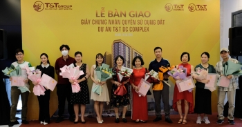 Cư dân T&amp;T DC Complex chính thức nhận bàn giao giấy chứng nhận quyền sử dụng đất