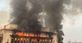 Cháy lớn tại tòa nhà bưu điện lịch sử của Philippines