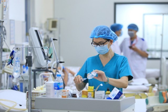 Bộ Y tế r&agrave; so&aacute;t, đ&aacute;nh gi&aacute; những vướng mắc, bất cập li&ecirc;n quan đến thủ tục cấp giấy ph&eacute;p lưu h&agrave;nh thiết bị y tế v&agrave; dược phẩm.