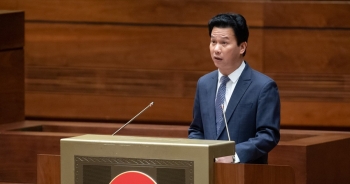 Bộ trưởng Đặng Quốc Khánh lần đầu tiên đăng đàn, trình Luật Tài nguyên nước