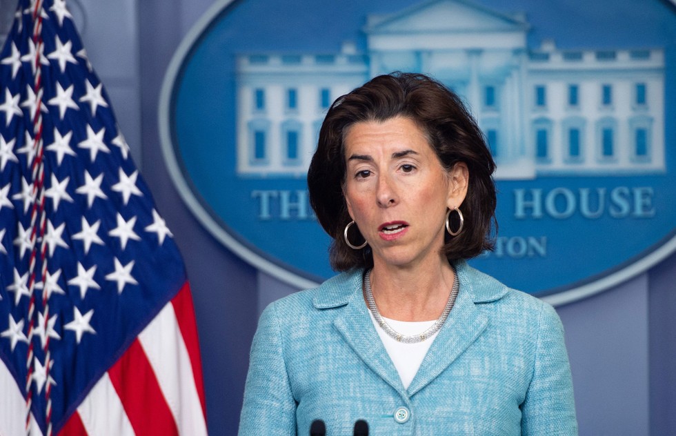 Bộ trưởng Thương mại Mỹ Gina Raimondo. Ảnh: AFP