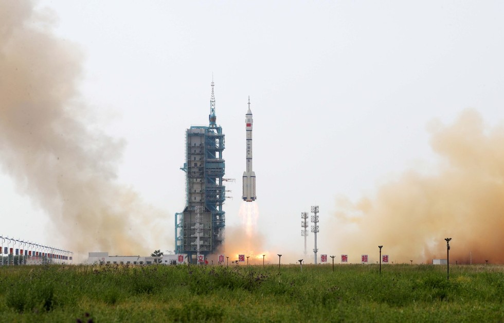 C&aacute;c phi h&agrave;nh gia thuộc sứ mệnh Thần Ch&acirc;u 16 sẽ tiến h&agrave;nh nhiều cuộc thử nghiệm tr&ecirc;n quỹ đạo quy m&ocirc; lớn trong c&aacute;c lĩnh vực kh&aacute;c nhau. Ảnh: China Daily