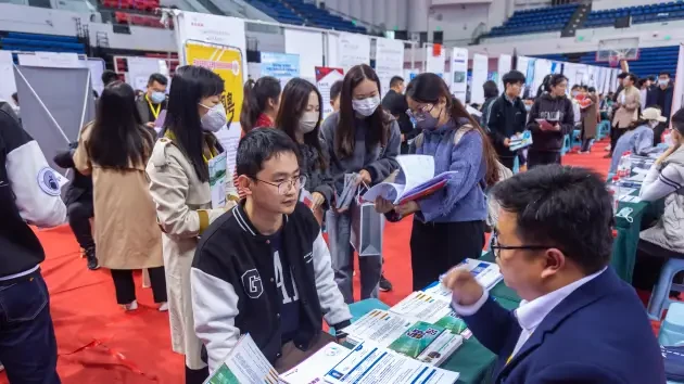 Trung Quốc đứng trước bài toán tỷ lệ thanh niên thất nghiệp cao