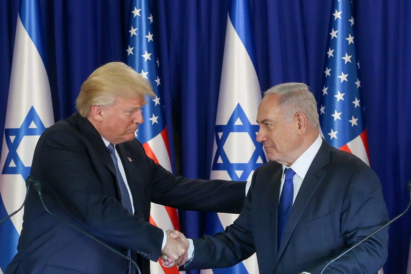 Tổng thống Mỹ Donald Trump (tr&aacute;i) v&agrave; Thủ tướng Israel Benjamin Netanyahu (phải) tại Văn ph&ograve;ng Thủ tướng ở Jerusalem, Israel, ng&agrave;y 22/5/2017. Ảnh: JNS