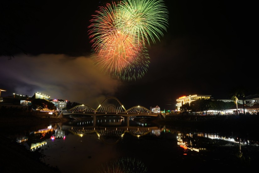 Ph&aacute;o hoa rực trời Điện Bi&ecirc;n mừng 70 năm chiến thắng Điện Bi&ecirc;n Phủ