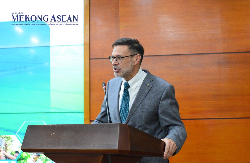 Đại sứ Andrew Goledzinowski ph&aacute;t biểu tại sự kiện. Ảnh: L&ecirc; Hồng Nhung/Mekong ASEAN