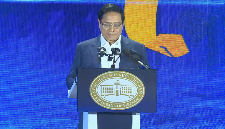 Thủ tướng Ch&iacute;nh phủ Phạm Minh Ch&iacute;nh ph&aacute;t biểu chỉ đạo tại sự kiện Chuyển đổi số của ng&agrave;nh ng&acirc;n h&agrave;ng 2024. Ảnh: BTC