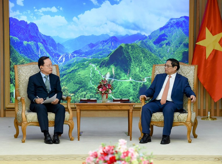 Thủ tướng mong muốn Samsung tiếp tục hỗ trợ Việt Nam n&acirc;ng cao năng lực doanh nghiệp để tham gia c&oacute; hiệu quả chuỗi cung ứng của Tập đo&agrave;n. Ảnh: VGP.