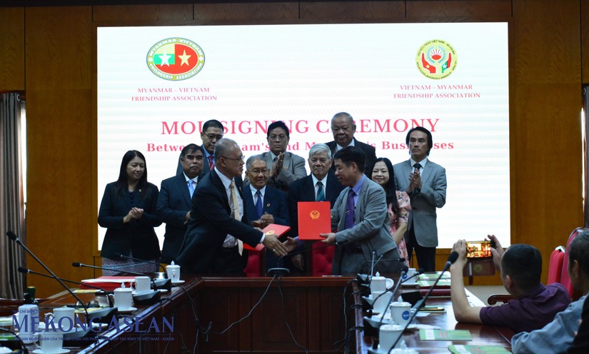Lễ k&yacute; kết 4 MOU giữa doanh nghiệp hai nước ngay tại sự kiện. Ảnh: L&ecirc; Hồng Nhung/Mekong ASEAN