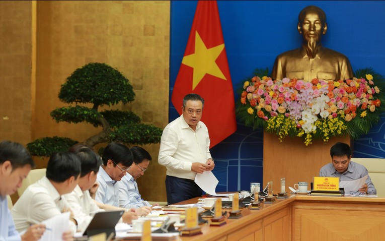 Chủ tịch UBND TP H&agrave; Nội Trần Sỹ Thanh ph&aacute;t biểu tại cuộc họp. Nguồn: VGP.