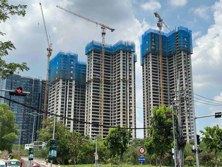 Cất nóc toà S4 Sunshine Sky City - Tổ hợp căn hộ ví như 'khách sạn ven sông Sài Gòn'