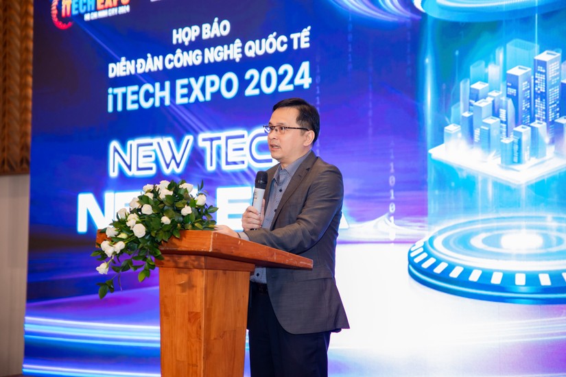 &Ocirc;ng L&acirc;m Nguyễn Hải Long, Chủ tịch Hội Tin học TP HCM, th&ocirc;ng tin về Diễn đ&agrave;n c&ocirc;ng nghệ quốc tế iTech Expo 2024 tại buổi họp b&aacute;o.
