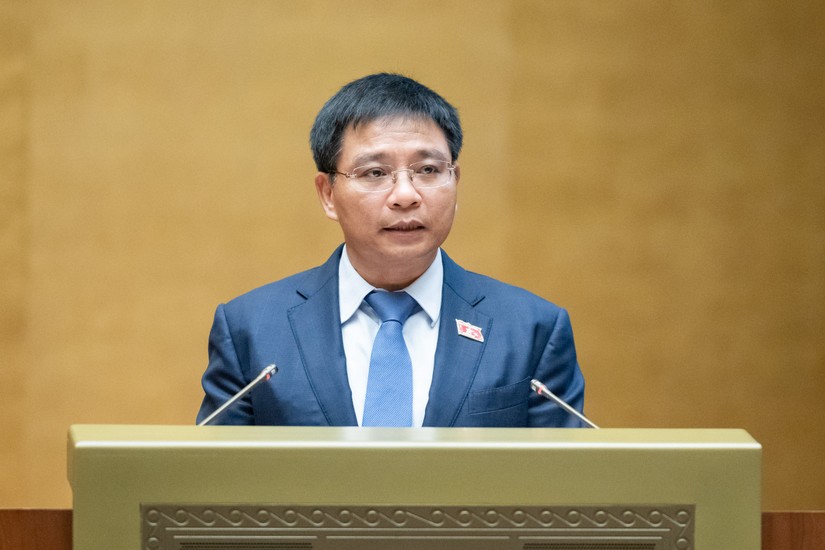 Bộ trưởng Nguyễn Văn Thắng tr&igrave;nh b&agrave;y tờ tr&igrave;nh của Ch&iacute;nh phủ.