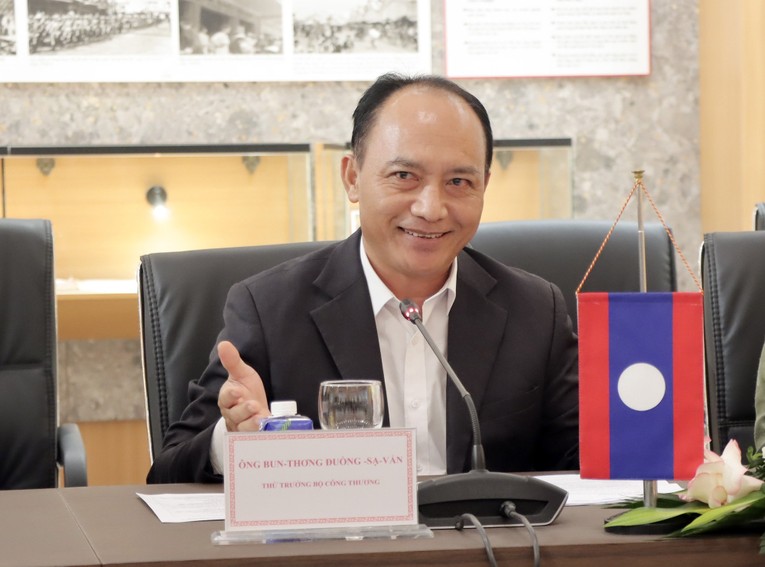 Thứ trưởng Bộ C&ocirc;ng Thương L&agrave;o Bountheung Douangsavanh. Ảnh: Tổng cục Quản l&yacute; thị trường