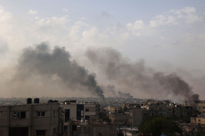 Kh&oacute;i bốc l&ecirc;n sau cuộc tấn c&ocirc;ng của Israel ở Rafah, Dải Gaza, ng&agrave;y 28/5. Ảnh: AFP