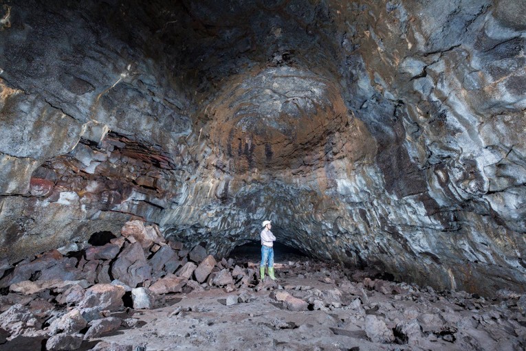 Một hang động n&uacute;i lửa trong hệ thống gần 50 hang động tại C&ocirc;ng vi&ecirc;n địa chất Đắk N&ocirc;ng.