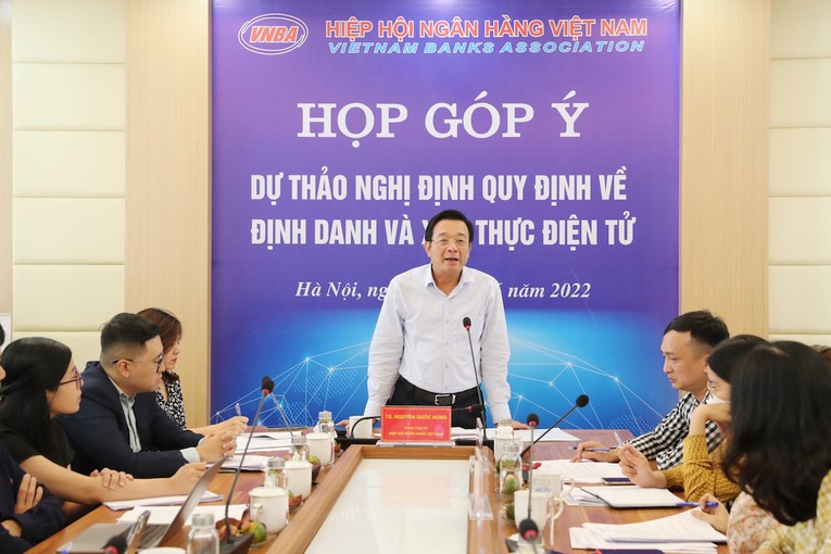 &Ocirc;ng Nguyễn Quốc H&ugrave;ng ph&aacute;t biểu mở đầu cuộc họp.