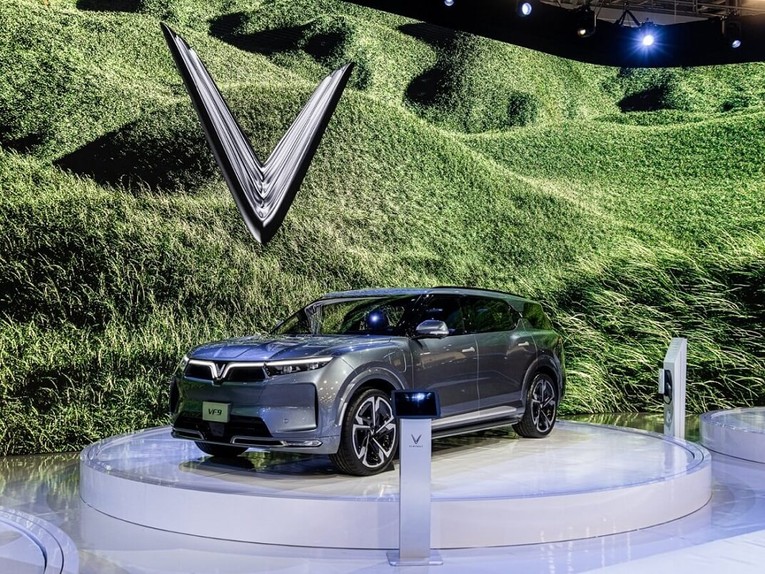 Mẫu xe VF 9 của VinFast tại Triển l&atilde;m điện tử ti&ecirc;u d&ugrave;ng CES 2022 ở Las Vegas, Mỹ.