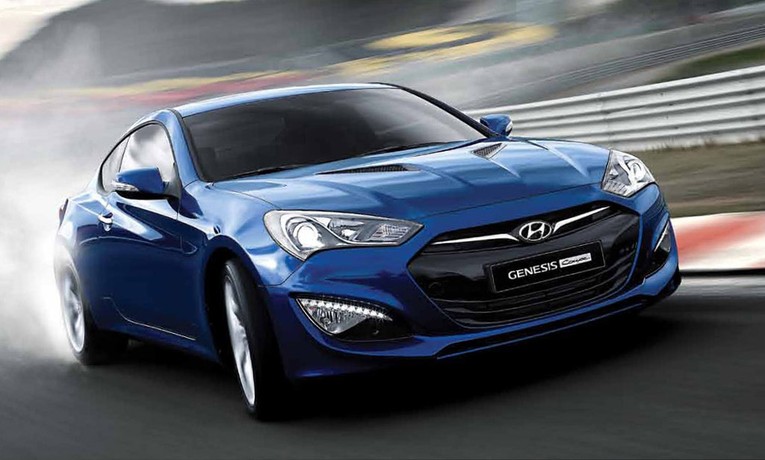 Hyundai Genesis Coupe: Ở thời điểm năm 2009 - 2011, mẫu xe n&agrave;y nổi l&ecirc;n như một hiện tượng mới nhờ sở hữu kiểu d&aacute;ng đẹp mắt như si&ecirc;u xe nhưng mức gi&aacute; kh&aacute; phổ th&ocirc;ng. Do vậy, xe được nhiều kh&aacute;ch h&agrave;ng đ&oacute;n nhận, nhất l&agrave; những người trẻ th&iacute;ch phong c&aacute;ch xe thể thao 2 cửa gầm thấp.