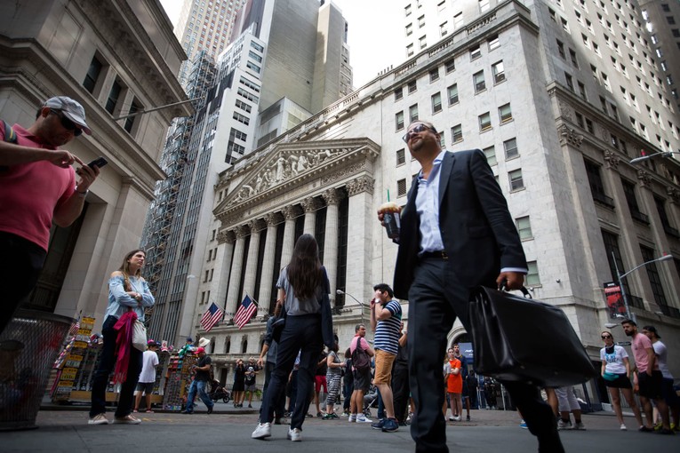 C&aacute;c chuy&ecirc;n gia cho rằng những dự b&aacute;o của Cục Dự trữ Li&ecirc;n bang Mỹ l&agrave; qu&aacute; lạc quan. Ảnh: Getty Images