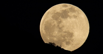 Việt Nam đón 'siêu trăng dâu ảo ảnh' khổng lồ