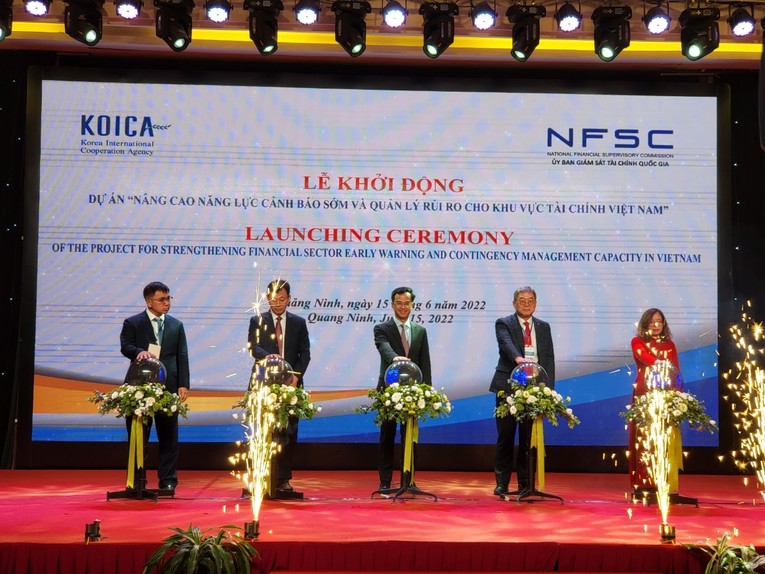 Lễ khởi động Dự &aacute;n &ldquo;N&acirc;ng cao năng lực cảnh b&aacute;o sớm v&agrave; quản l&yacute; rủi ro cho khu vực t&agrave;i ch&iacute;nh Việt Nam&rdquo;.